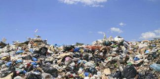 España, vertedero ilegal con exceso de basura.