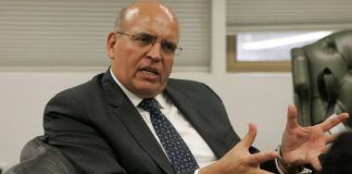 El embajador de Perú en Venezuela; Mario López Chávarri, no regresará a Venezuela; hasta que haya un cambio en la situación por la cual atraviesa el país. Además; en sus declaraciones expresó de manera contundente que en Venezuela existe un sistema de "desmantelamiento de las organizaciones democráticas".