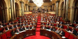 El Parlamento Catalán excluye a la Guardia civil y a la Policía Nacional