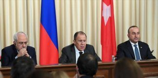 El ministro de Asuntos Exteriores de Rusia, Sergey Lavrov. Dijo el sábado que los ataques aéreos contra Siria, dirigidos por Estados Unidos, Gran Bretaña y Francia el 14 de abril. Violaron el derecho internacional e indicaron que las potencias occidentales intentan destruir el proceso de paz.