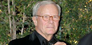 Más mujeres se inscriben para defender a Tom Brokaw y la tensión en NBC crece
