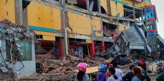 Van 832 muertos por sismo y Tsunami en Indonesia