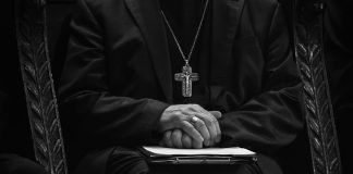 Cura Español es detenido en Venezuela por abuso sexual