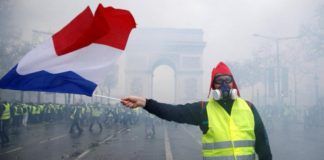 Macron llama a la calma