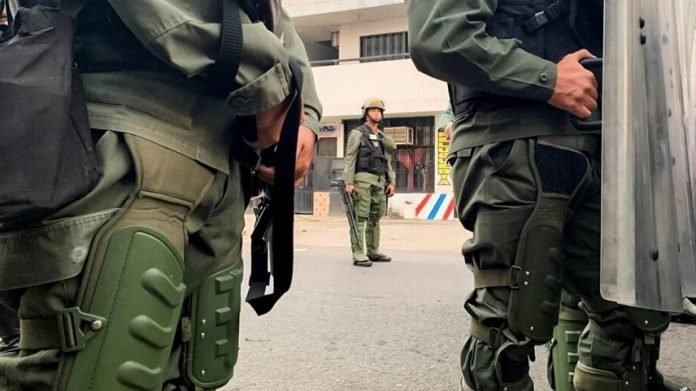 Dos militares venezolanos piden refugio