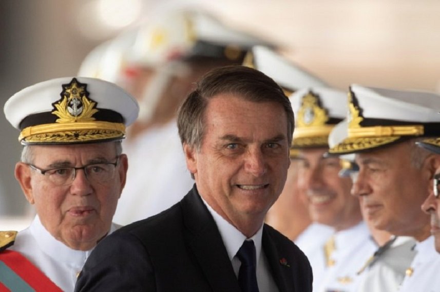 Bolsonaro parte a EEUU para reforzar alianza con Trump