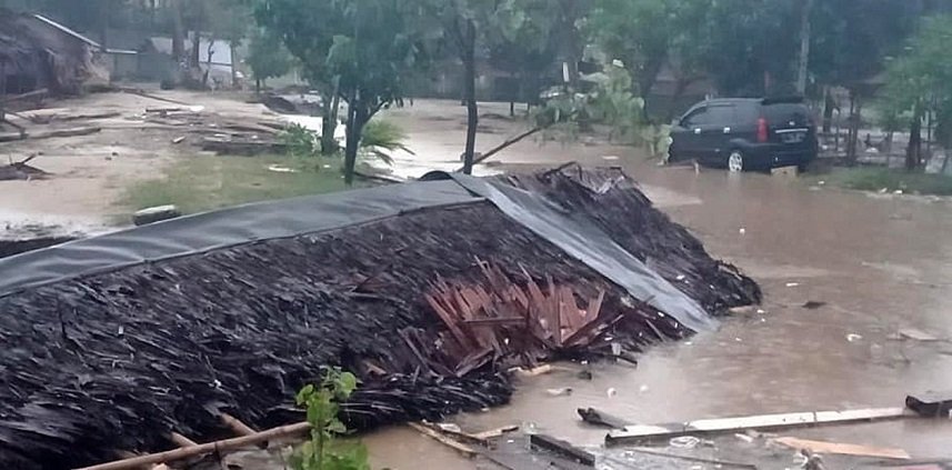 Inundaciones y deslaves en Indonesia dejan al menos 58 muertos