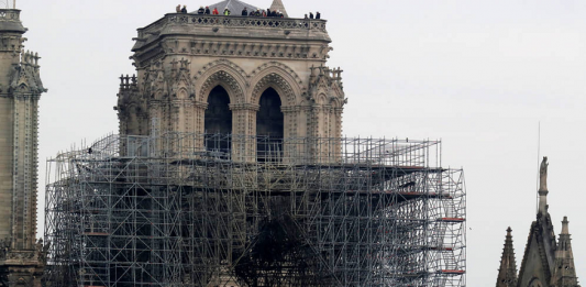 La policía encontró colillas en los andamios donde surgió el fuego de Notre Dame
