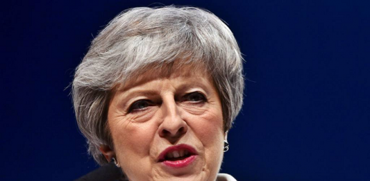 Theresa May busca una salida al Brexit mientras piden su renuncia