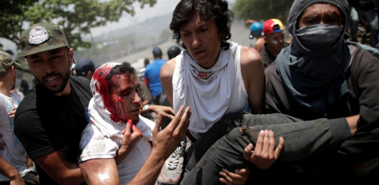 Un muerto y 109 heridos en levantamiento en Venezuela