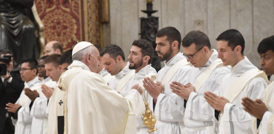 Diecinueve nuevos sacerdotes se ordenaron en el Vaticano