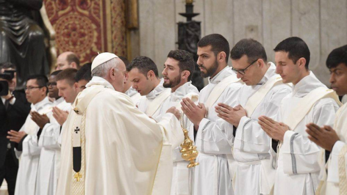 Diecinueve nuevos sacerdotes se ordenaron en el Vaticano
