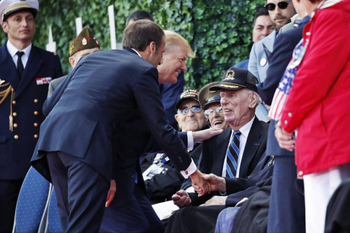 Honran a veteranos del desembarco de Normandía a 75 años del Día D