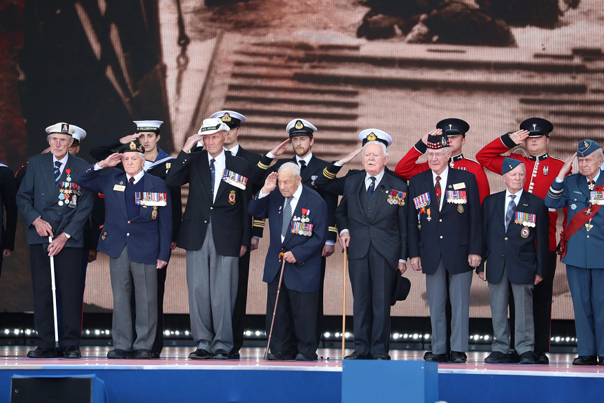 Honran a veteranos del desembarco de Normandía a 75 años del Día D 