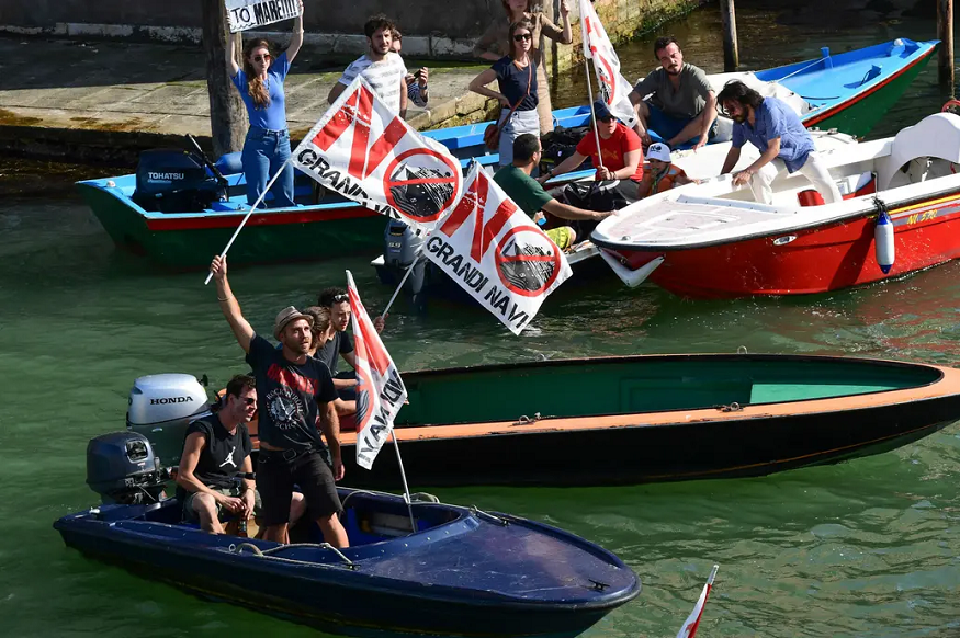 En Venecia miles de personas  contra los grandes cruceros