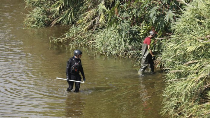 después de larga búsqueda encuentran muerto a bebé en río de españa