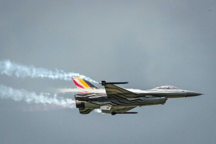 el f-16 belga se estrella en francia y ambos pilotos sobreviven