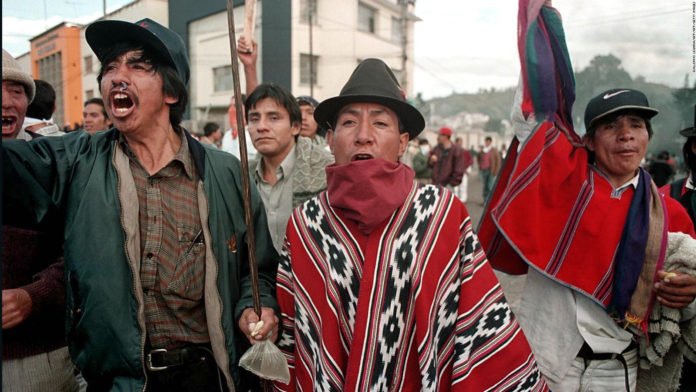 Indígenas en Ecuador