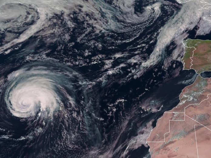 el huracán lorenzo en el atlántico
