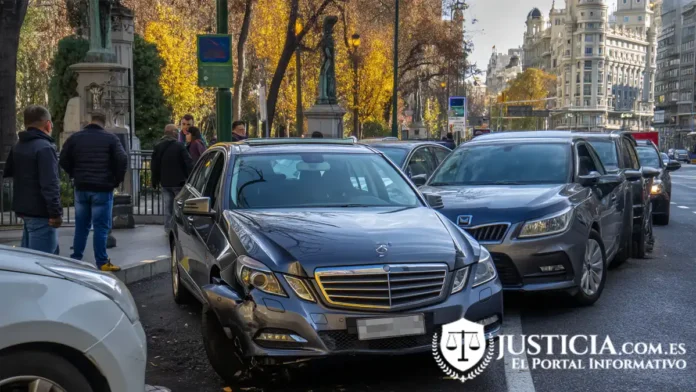 quién paga los daños en un accidente en cadena